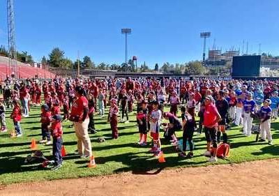 Mas-de-50000-personas-participan-en-la-Clase-Nacional-de-Beisbol-y-Softbol-Diamantes-de-Paz