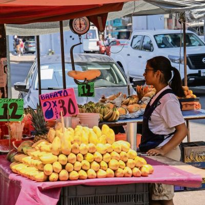 Altas-temperaturas-agobian-a-trabajadores-que-laboran-en-la-calle-en-la-CDMX