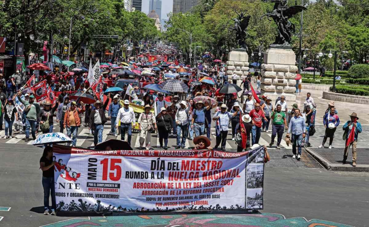 CNTE-advierte-que-si-no-hay-solucion-no-rodara-el-balon-durante-el-Mundial-2026