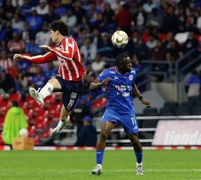 Cruz-Azul-y-Chivas-empatan-2-2-en-la-ida-de-semifinales-Azteca-se-despide-antes-del-Mundial
