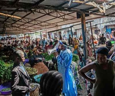 El-director-de-la-OMS-llega-a-Bunia-para-coordinar-la-respuesta-al-brote-de-ebola-Bundibugyo