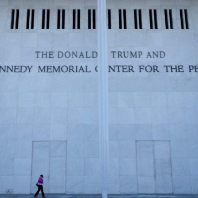 Juez-ordena-retirar-el-nombre-de-Trump-del-Kennedy-Center-y-bloquea-su-cierre