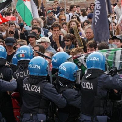 Protesta-pro‑Palestina-en-la-Bienal-de-Venecia-termina-en-enfrentamientos-con-la-policia