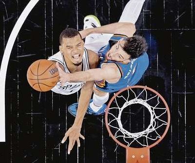 Wembanyama-anota-33-y-los-Spurs-vencen-103-82-al-Thunder-la-serie-queda-2-2-1