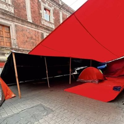 Detectan-lonas-y-espacios-vacios-en-el-planton-de-la-CNTE-en-el-Centro-Historico