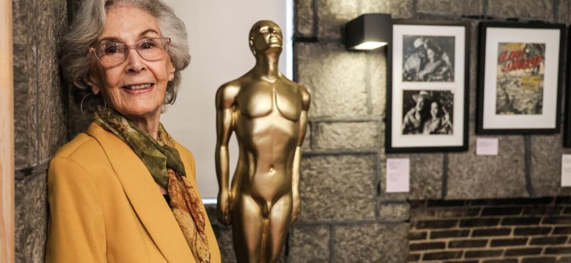 Rosita-Arenas-recibe-el-Ariel-de-Oro-por-su-trayectoria-en-el-cine-mexicano